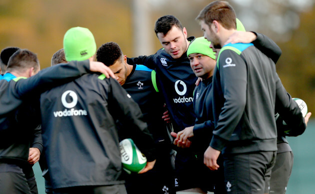 Rory Best speaks to the team