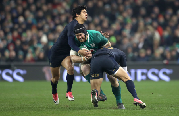 Sean O’Brien is tackled by Joaquin Tuculet