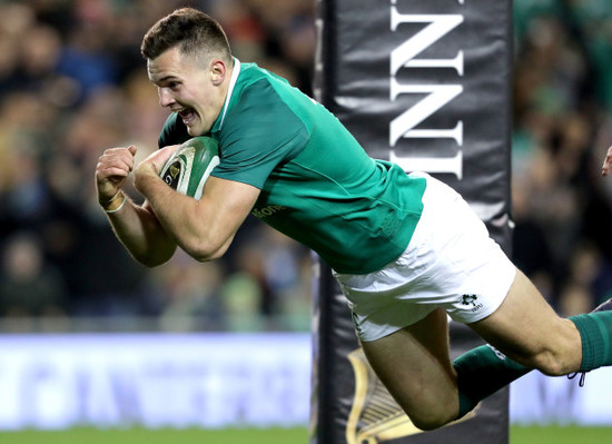 Jacob Stockdale score a try