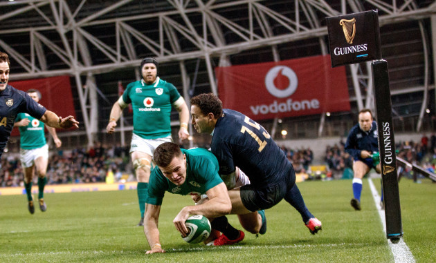 Jacob Stockdale scores his second try