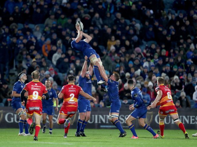 Ian Nagle wins a high ball supported by Michael Bent and Jordi Murphy