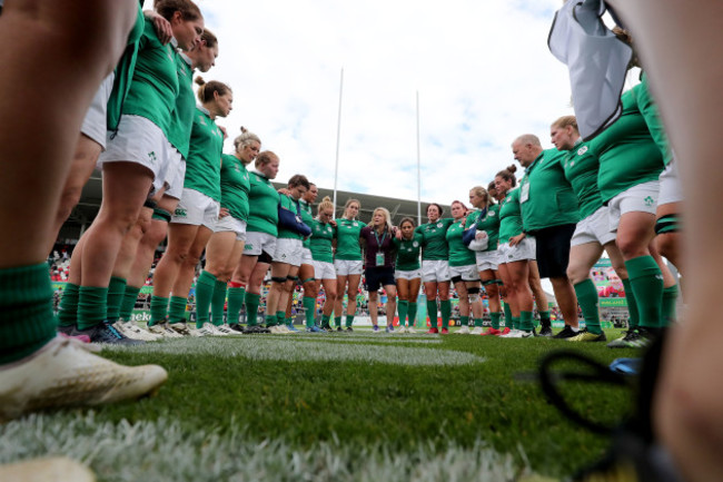 Ireland team huddle after the game