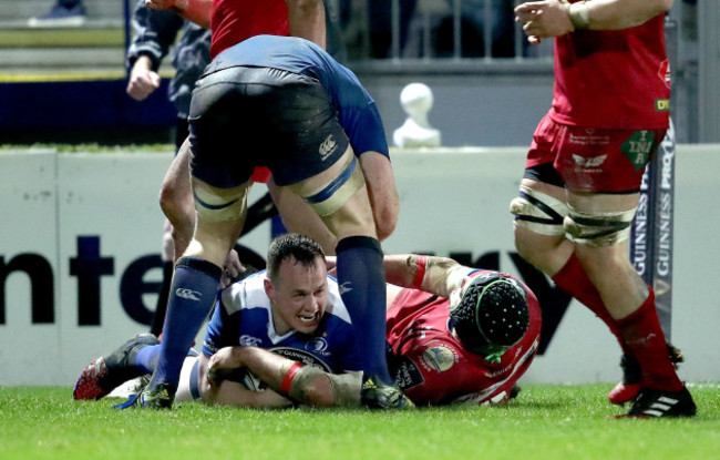 Ed Byrne celebrates his try