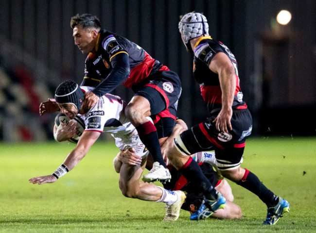 Christian Lealiifano is tackled by Gavin Henson