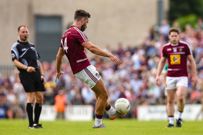 Paul Sharry kicks a point