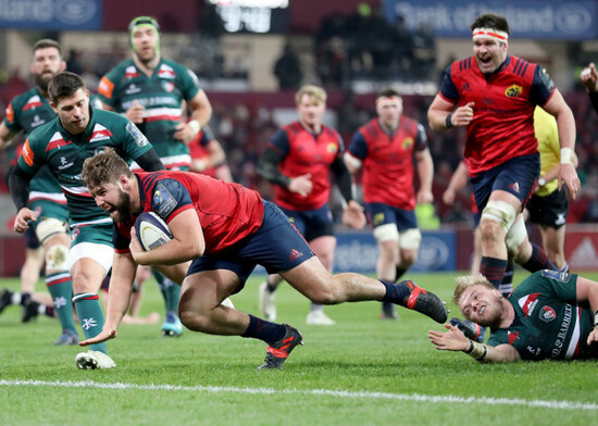 Rhys Marshall scores a try despite the efforts of Luke Hamilton