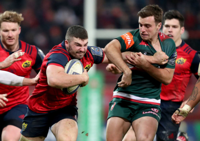 Sam Arnold fends off George Ford