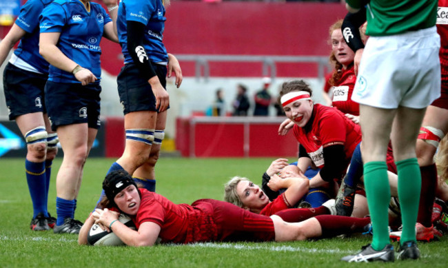 Gillian Bourke scores the first try