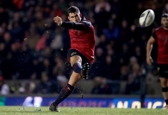 Ian Keatley kicks a penalty 17/12/2017