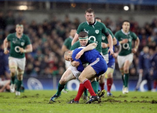 Brian O'Driscoll tackles Frederic Michalak