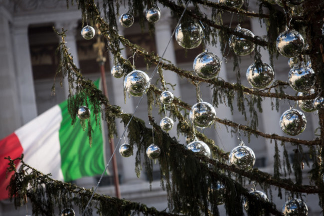 Italy: The Christmas tree of Rome Renamed 'Spelacchio'