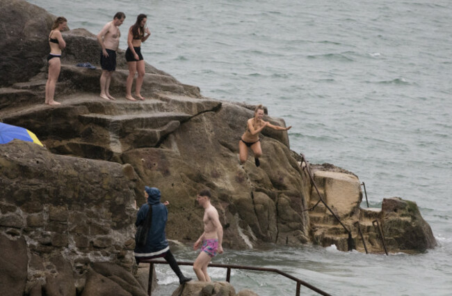 FORTY FOOT XMAS SWIM 758A2748_90532926