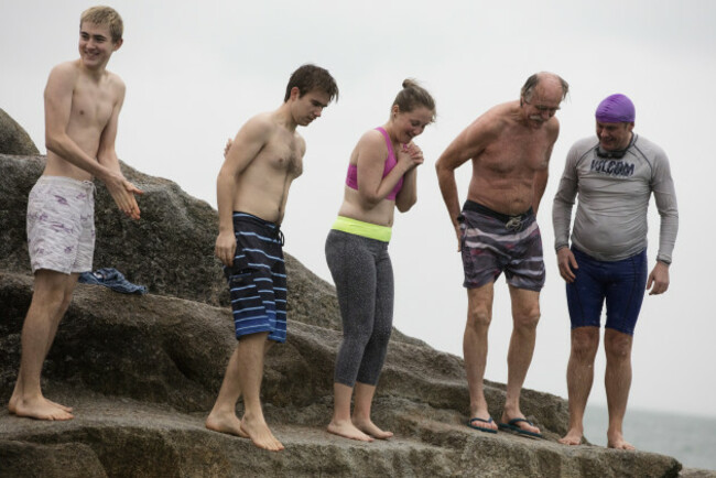 3 FORTY FOOT XMAS SWIM 758A2797_90532932