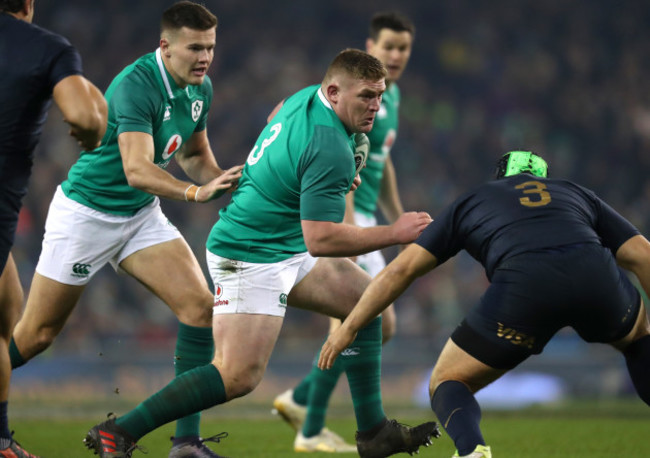 Tadhg Furlong runs into Nahuel Tetaz Chaparro