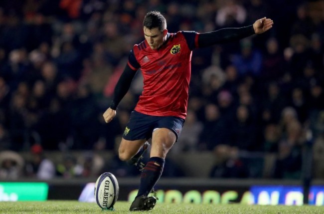 Ian Keatley kicks a penalty 17/12/2017