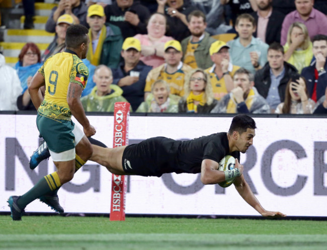 Rieko Ioane dives over to score a try 21/10/2017