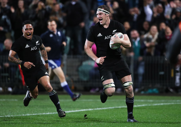Brodie Retallick runs in a try