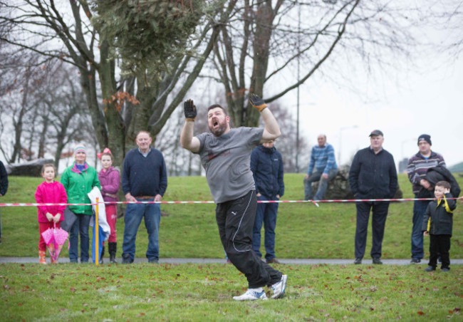 20170108_Christmas_Tree_Throwing_Championships_2017_0635