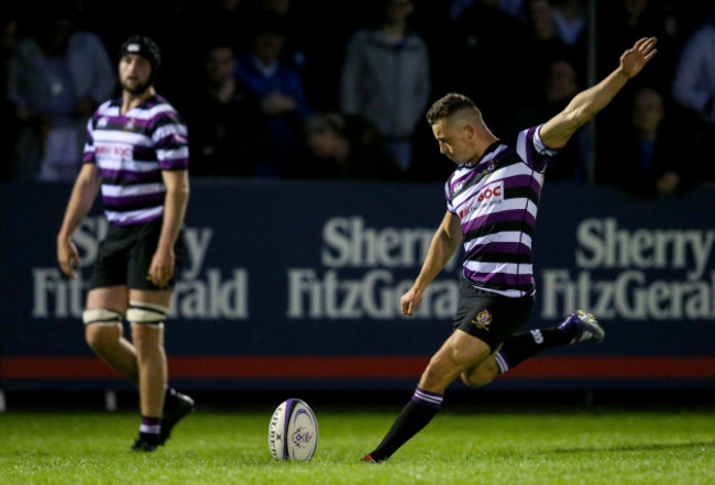 Jake Swaine kicks a penalty