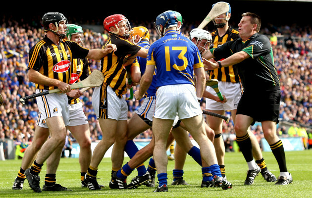 Tommy Walsh strikes referee Brian Gavin by accident