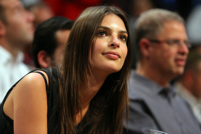 NY: Emily Ratajkowski at Knicks vs Nets