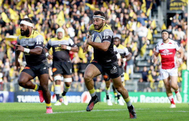 Jeremy Sinzelle on his way to scoring a try