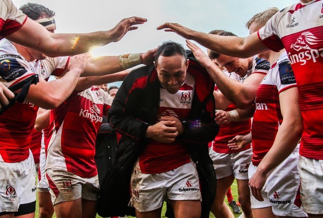 Christian Lealiifano is clapped off the pitch by his teammate on his last game for Ulster