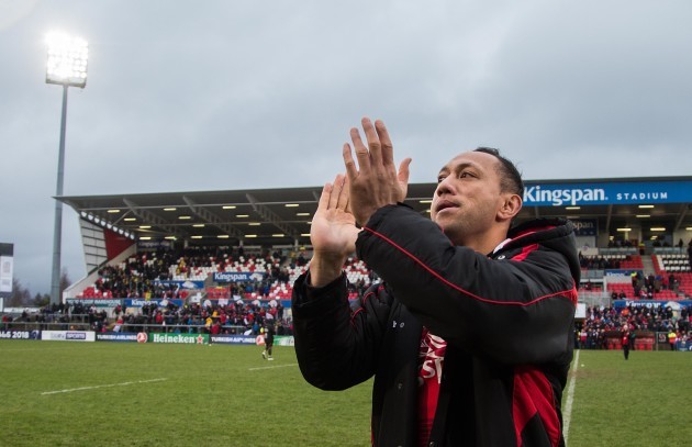 Christian Lealiifano waves goodbye to the Ulster fans on his last game