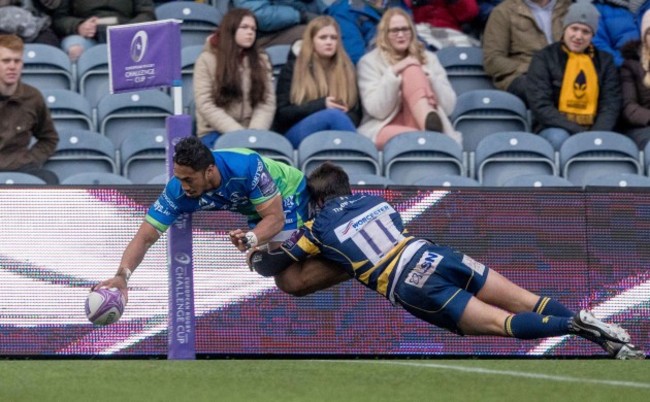 Bundee Aki scores a try which was subsequently disallowed