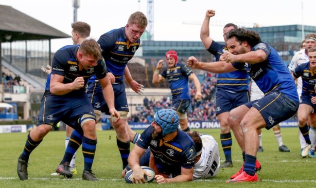 Scott Fardy scores a try