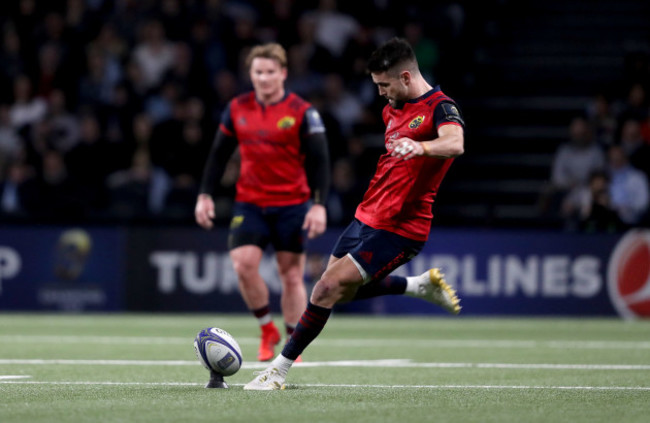 Conor Murray kicks at goal