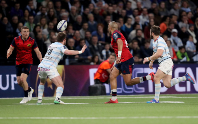 Simon Zebo offloads to Andrew Conway