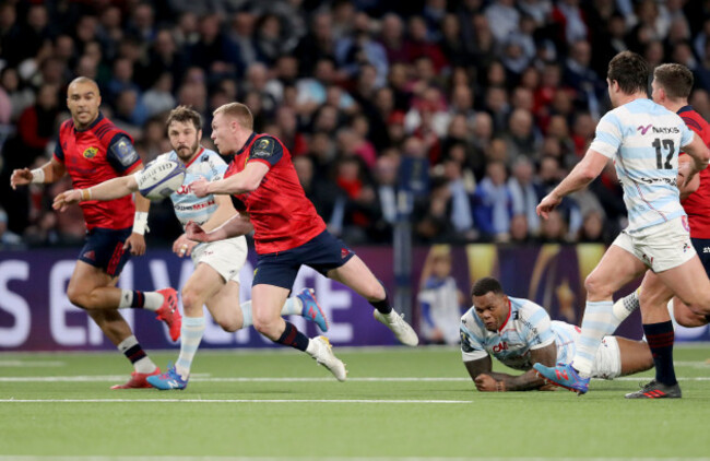 Virimi Vakatawa with Keith Earls who offloads to Simon Zebo