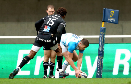 Ross Byrne scores his sides opening try