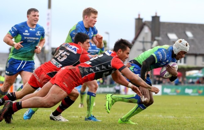 Niyi Adeolokun scores his third  try