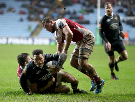 Juan De Jongh is tackled by Stuart McCloskey and Sean Reidy 21/1/2018