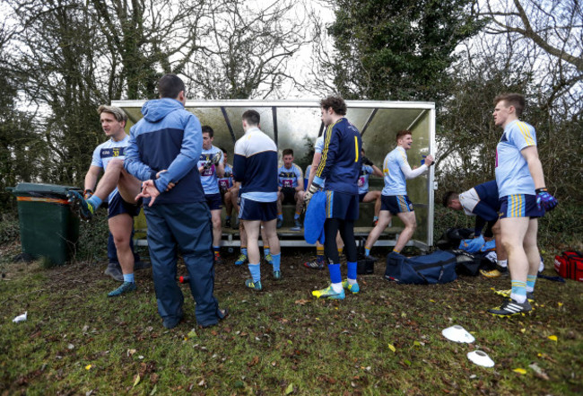 UCD players keep warm at half-time 23/1/2018