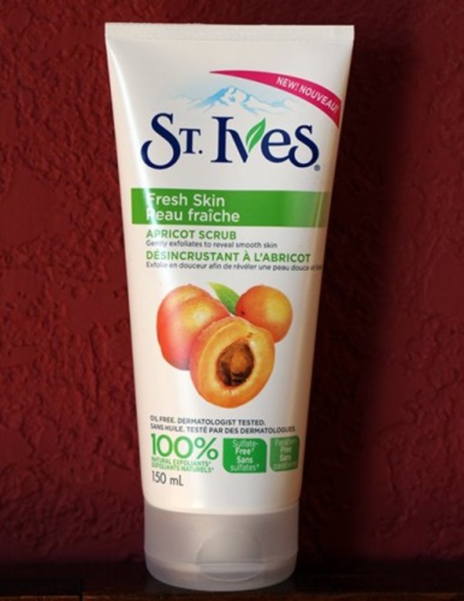 St._Ives_Fresh_Skin_Apricot_Scrub_Review1