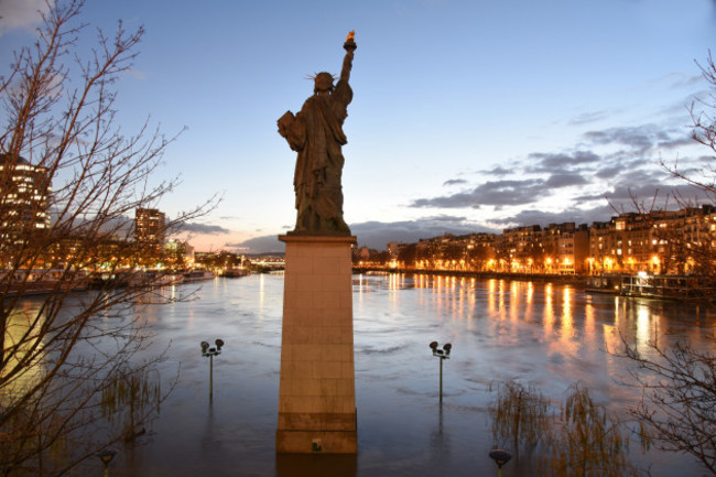 Level Of River Seine Expected To Reach Its Peak Over The Weekend - Paris