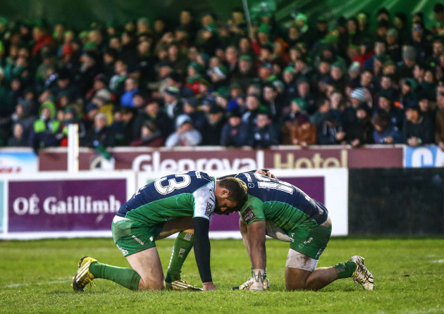 Robbie Henshaw and Bundee Aki pray after the game