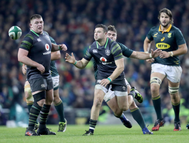 Robbie Henshaw passes the ball