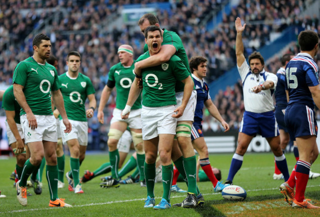 Jonathan Sexton celebrates scoring the opening try against France