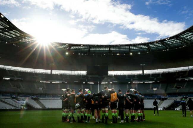 A general view of the Ireland team huddle