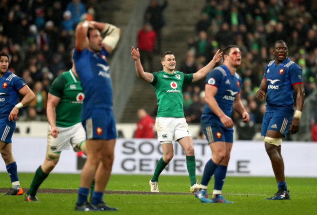 Johnny Sexton celebrates kicking the winning drop goal