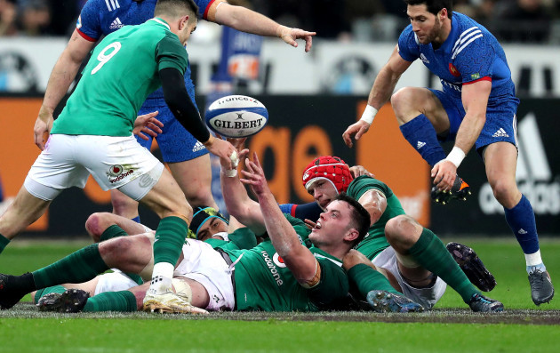 James Ryan offloads to Conor Murray