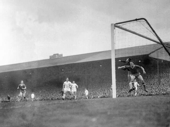 Soccer - European Cup Semi Final - 2nd Leg - Manchester United v Real Madrid - Old Trafford, Manchester