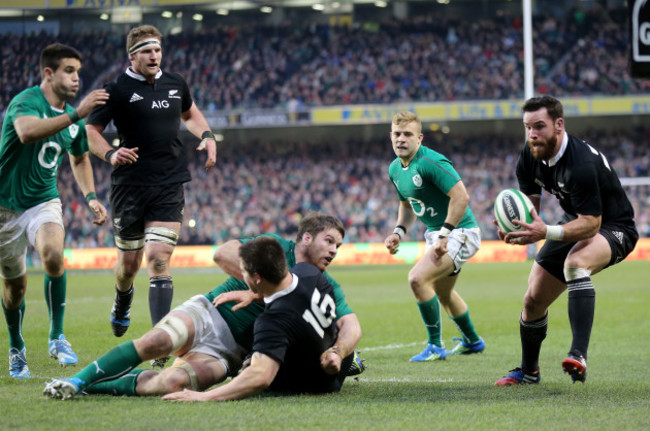 Dane Coles passes to Ryan Crotty to score a late try