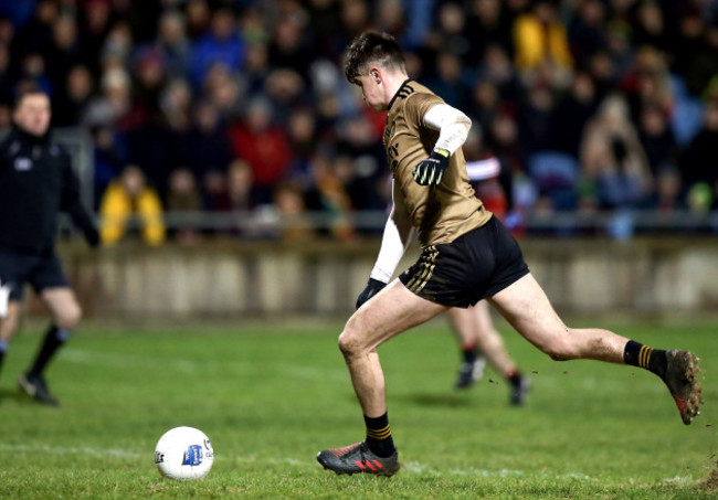 Sean O’Shea misses a penalty