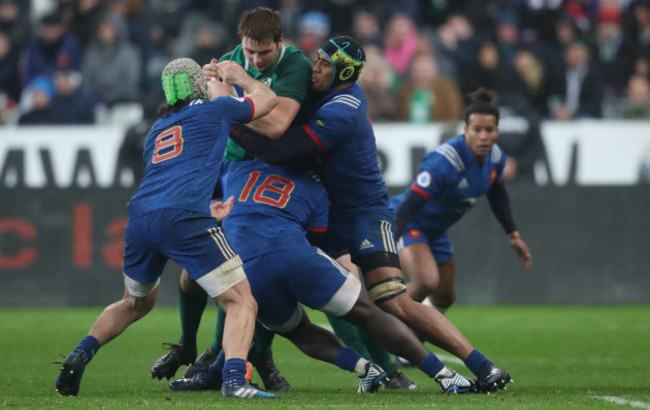 Ireland’s Iain Henderson is tackled by France’s Kevin Gourdon Cedate Gomes Sa and Sébastien Vahaamahina