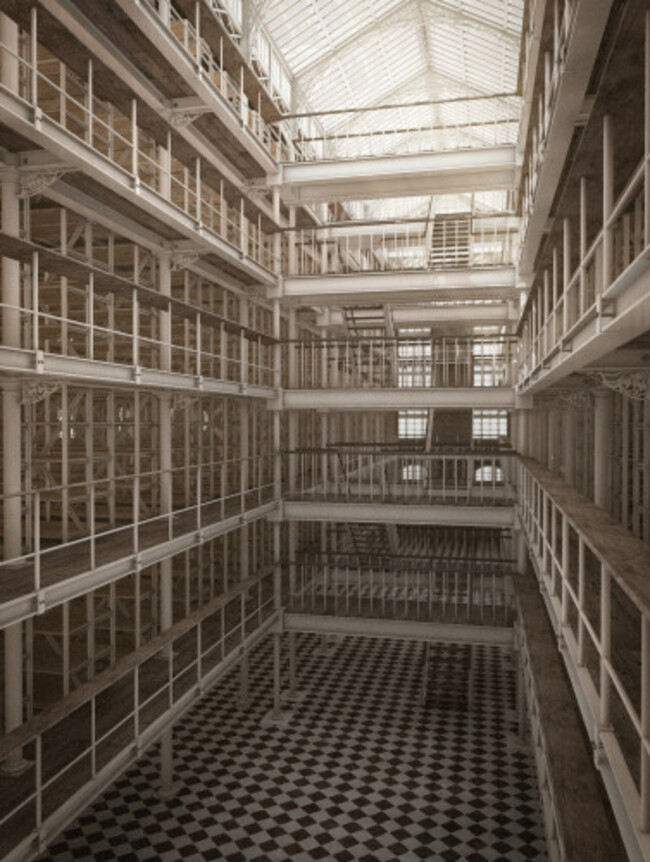 5) shot_inside_portrait_0001